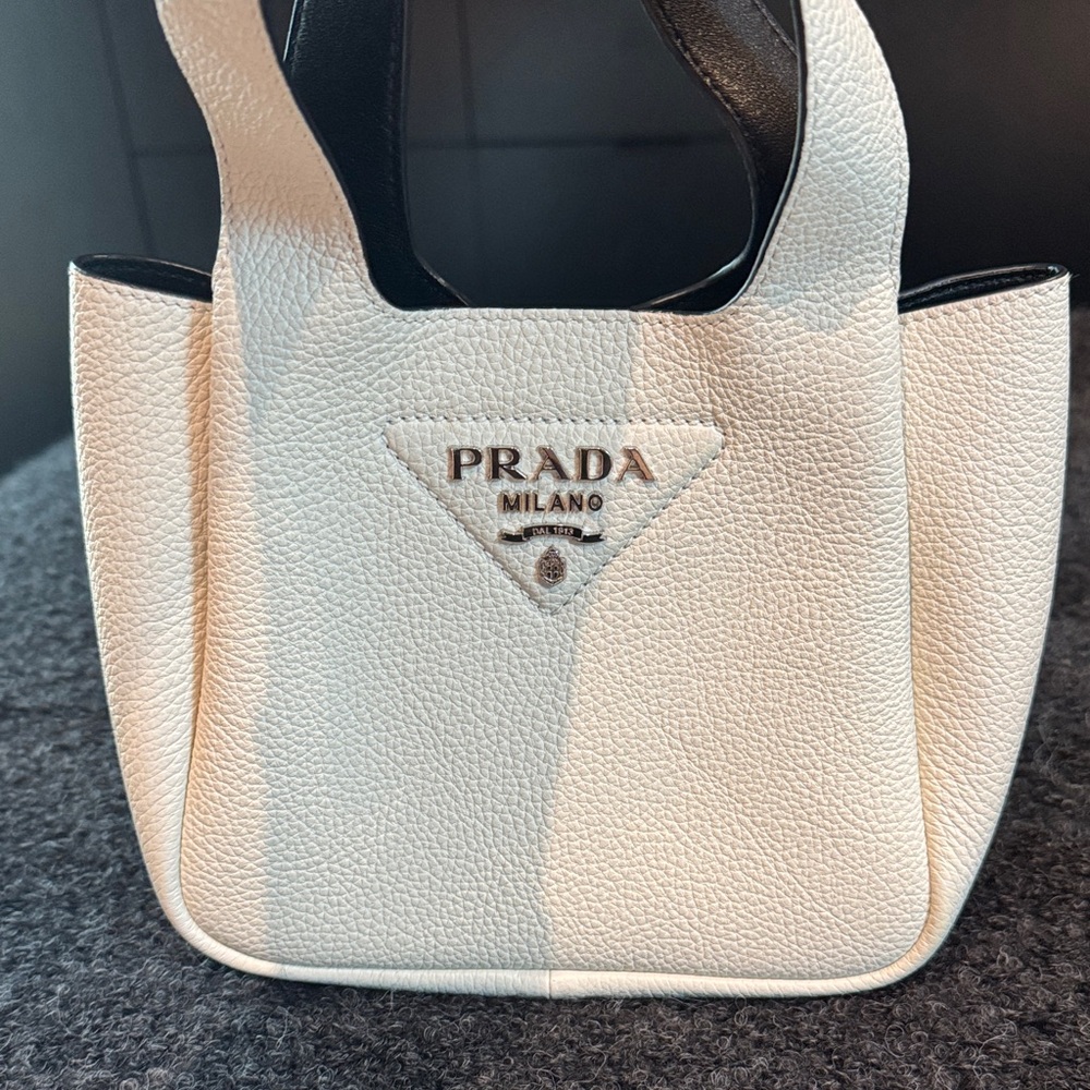 Prada small leather tote bag - Picture 3 of 4